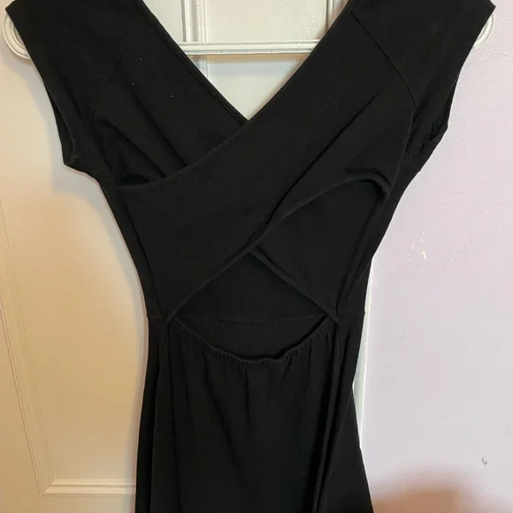 EXTREMELY RARE BRANDY MELVILLE DRESS - Picture 2 of 3